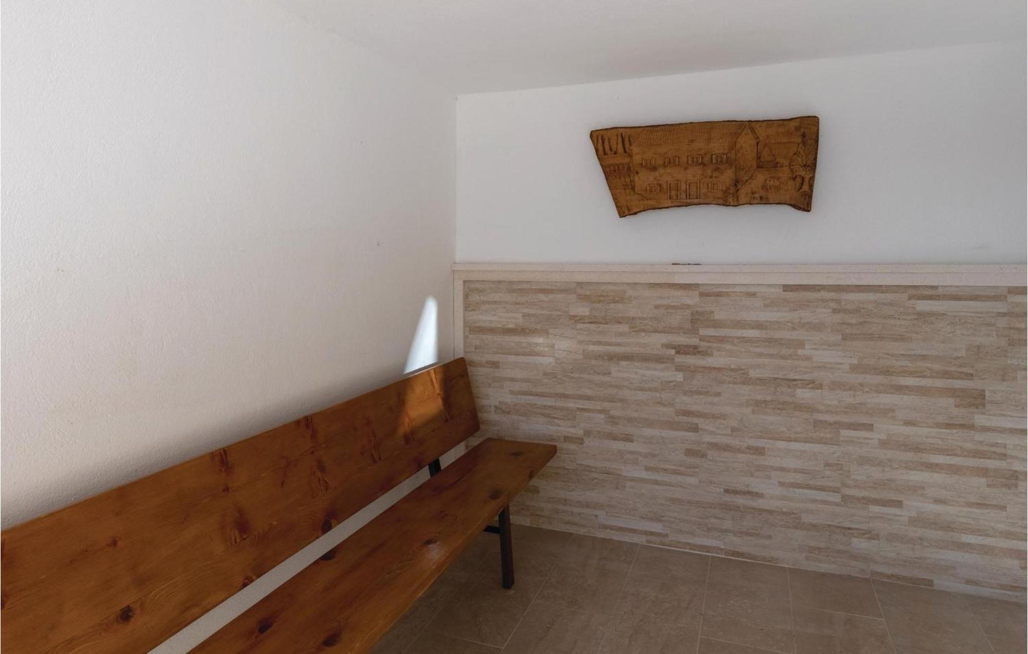 1 Bedroom Amazing Apartment In Komarna Klek Kültér fotó