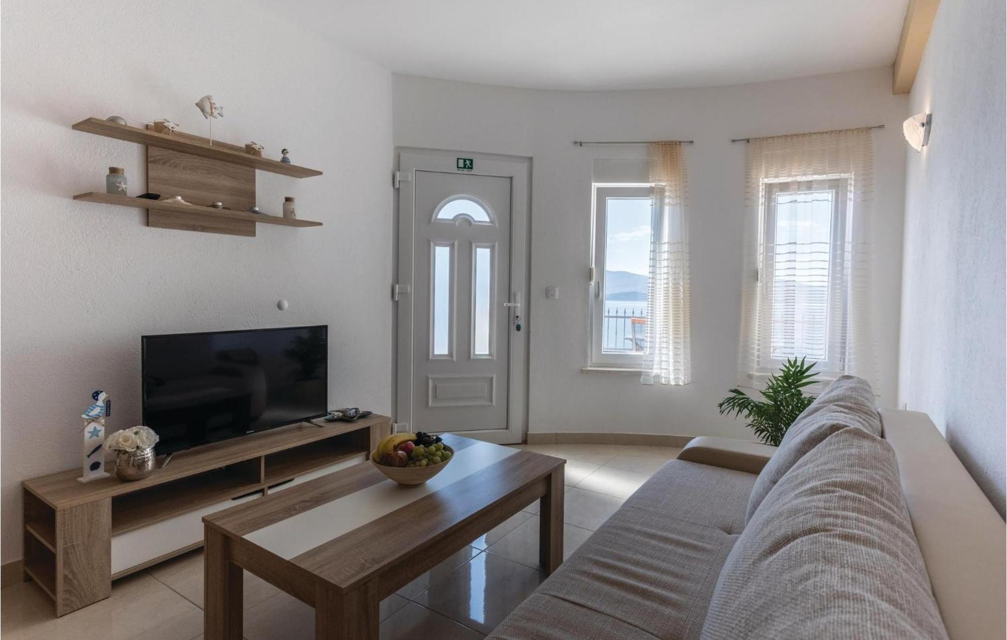 1 Bedroom Amazing Apartment In Komarna Klek Kültér fotó