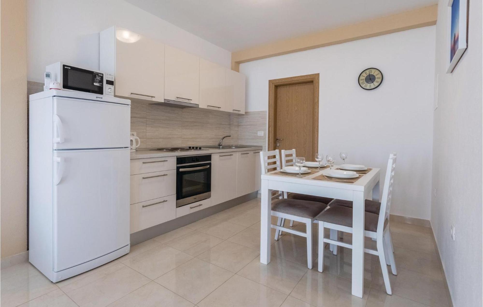 1 Bedroom Amazing Apartment In Komarna Klek Kültér fotó